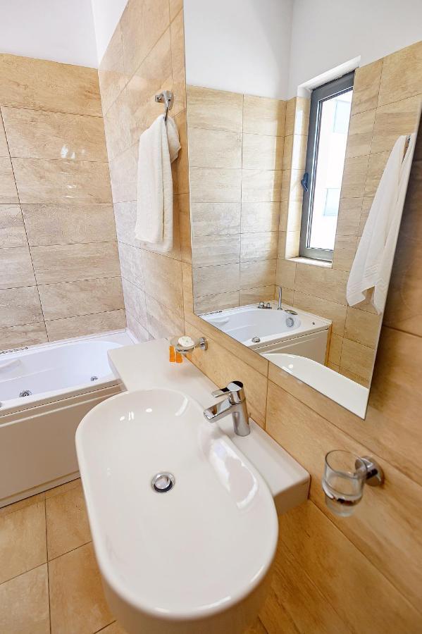 Riviera Apartment *